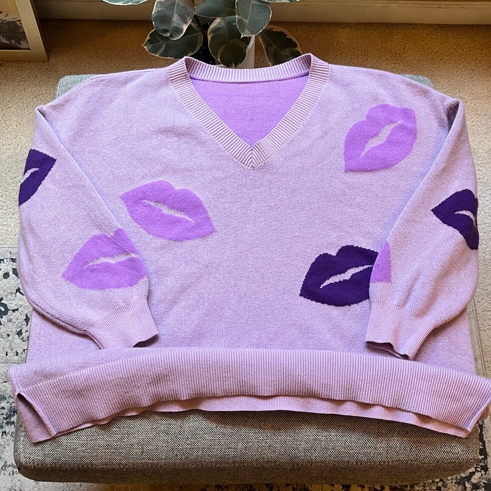 Oversized Supersoft Essentials Lip Print Split Side Pullover Sweater , Size: 2X - Picture 5 of 17